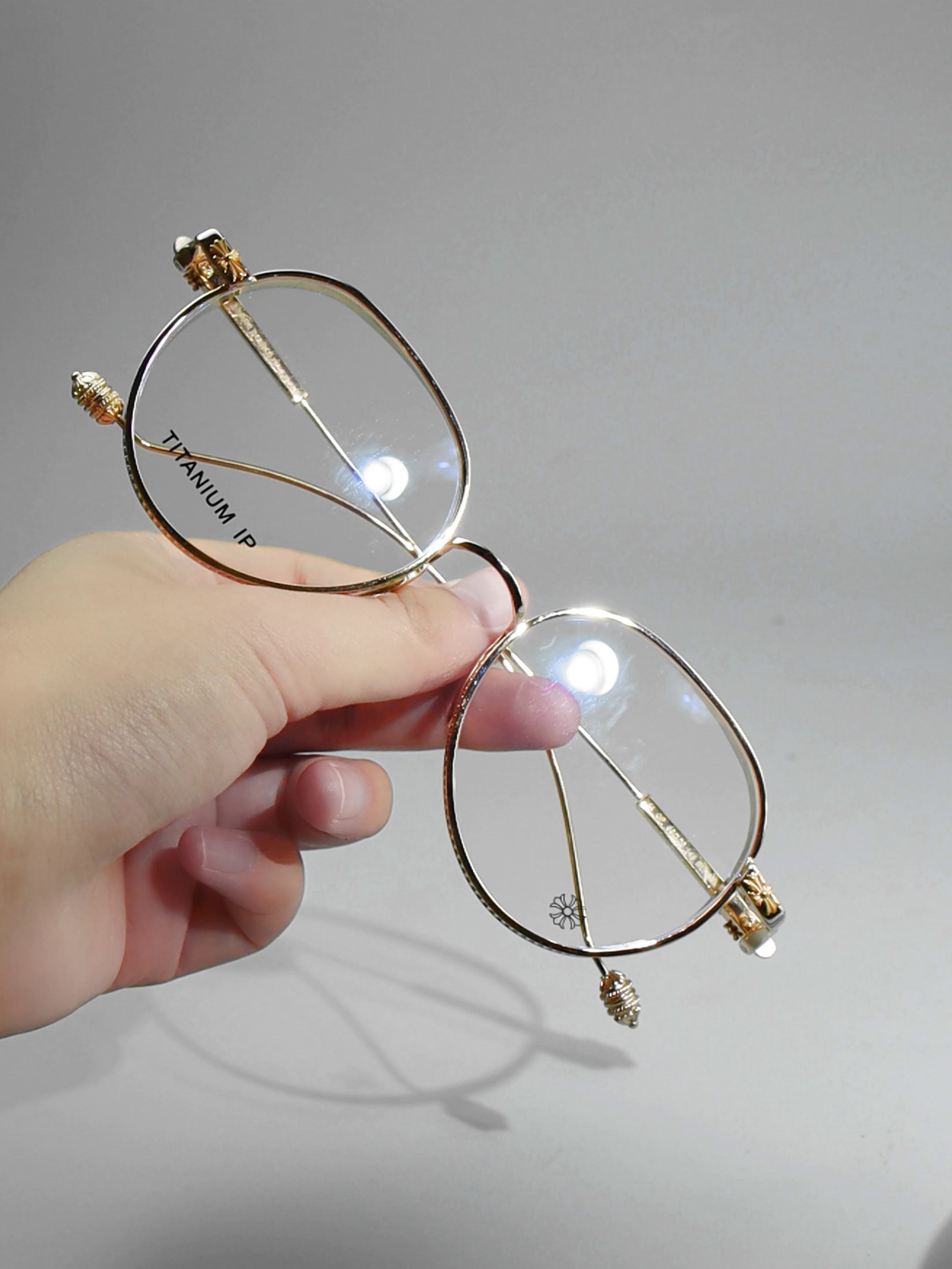 無色眼鏡架也能這么潮？男女全框近視平光眼鏡真的絕了！