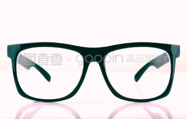 復(fù)古眼鏡 時(shí)尚與經(jīng)典的完美融合