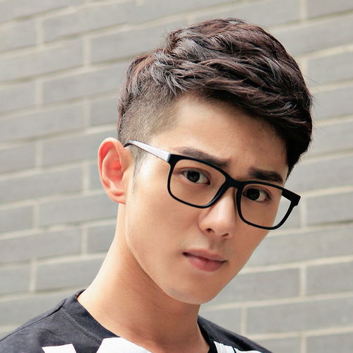 防藍(lán)光超輕眼鏡 近視與散光者的護(hù)眼首選